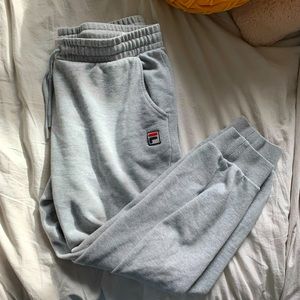 !gray fila sweatpants!